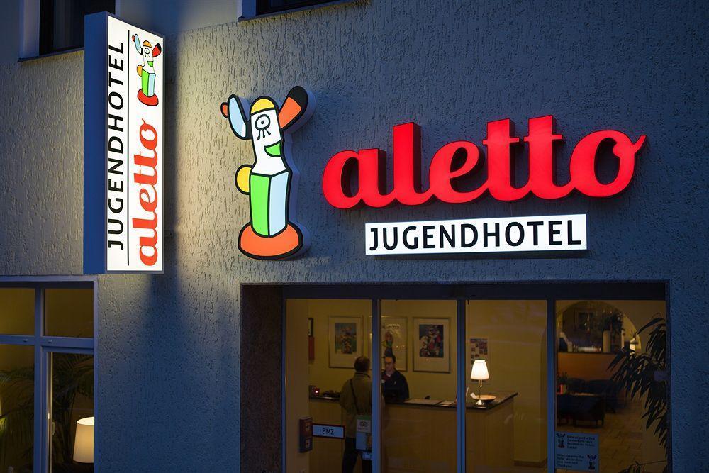 Acama Hotel & Hostel Schoneberg Berlino Esterno foto