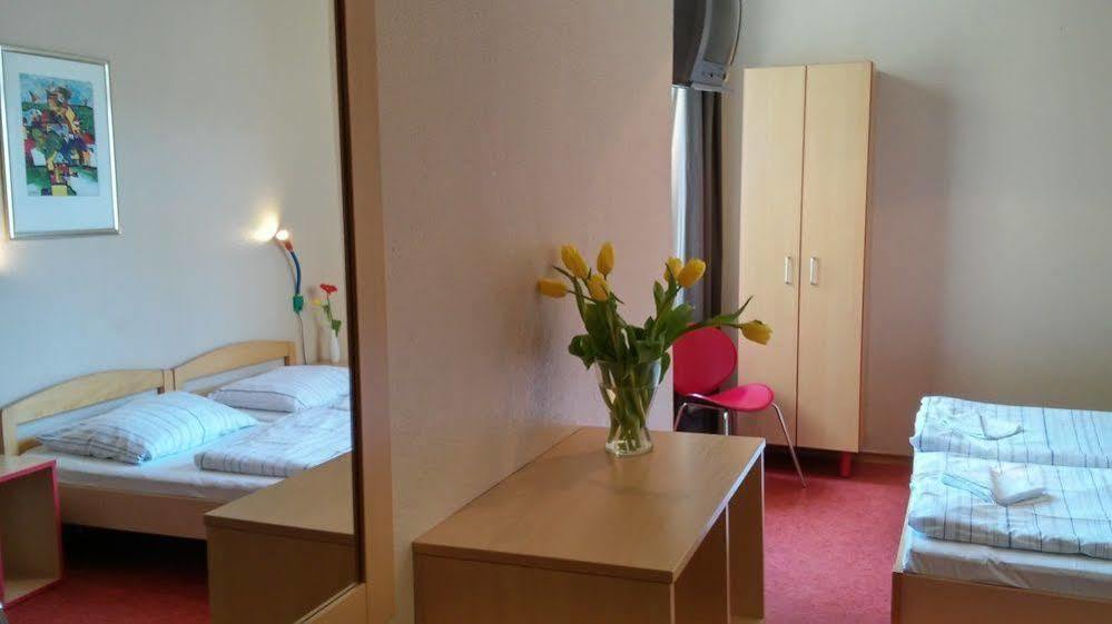 Acama Hotel & Hostel Schoeneberg Berlino Esterno foto